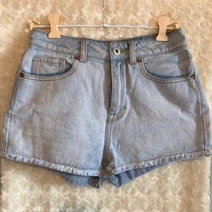 Bullhead denim CO mom short size 1 Light wash